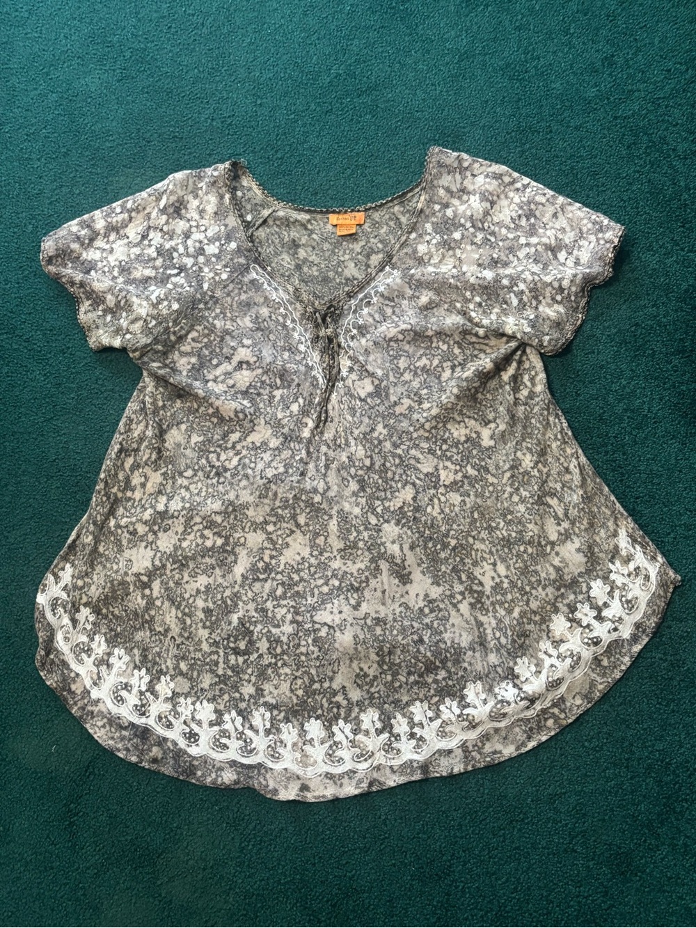 Sakkas Gray Marble-Print Short Sleeve Blouse with White Embroidered Hemline